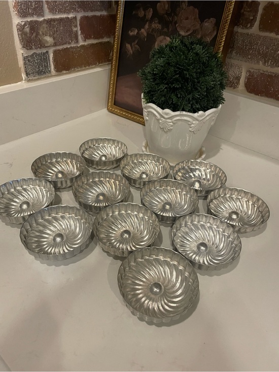 Other - Set of 12 Vintage Swirled Aluminum Tartlet / Jelly Molds - Silver
